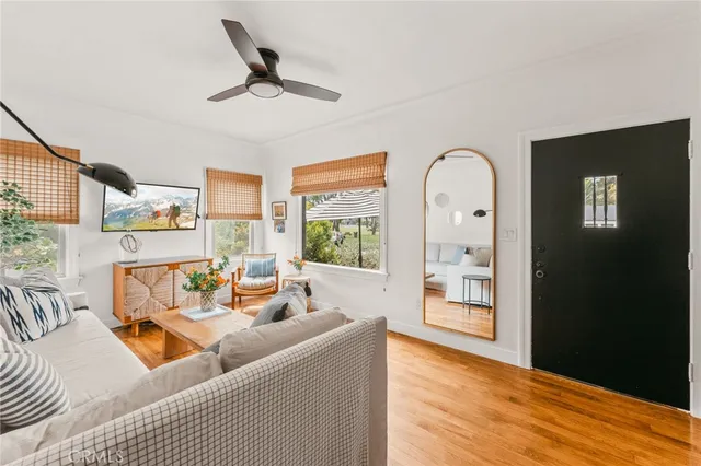 $1,199,999 | 816 11th Street, Huntington Beach, CA 92648