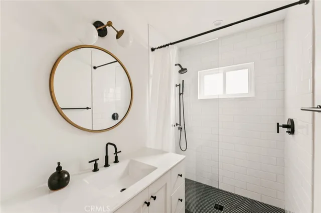 $1,199,999 | 816 11th Street, Huntington Beach, CA 92648