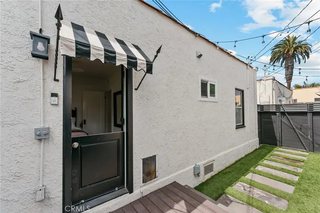 $1,199,999 | 816 11th Street, Huntington Beach, CA 92648