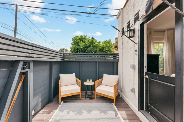 $1,199,999 | 816 11th Street, Huntington Beach, CA 92648