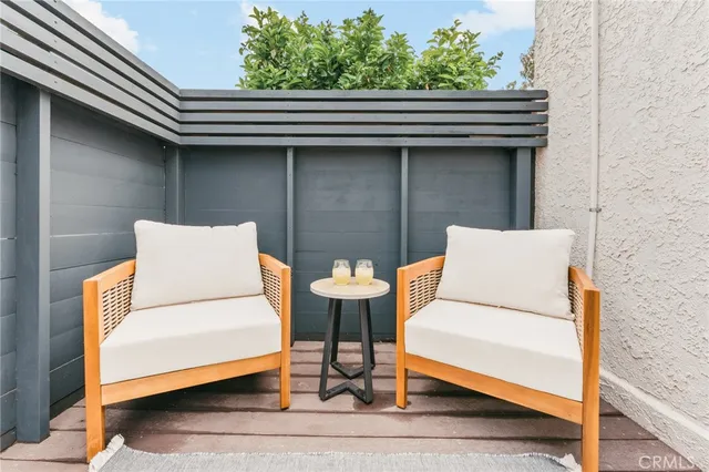 $1,199,999 | 816 11th Street, Huntington Beach, CA 92648