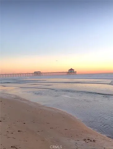 $1,199,999 | 816 11th Street, Huntington Beach, CA 92648