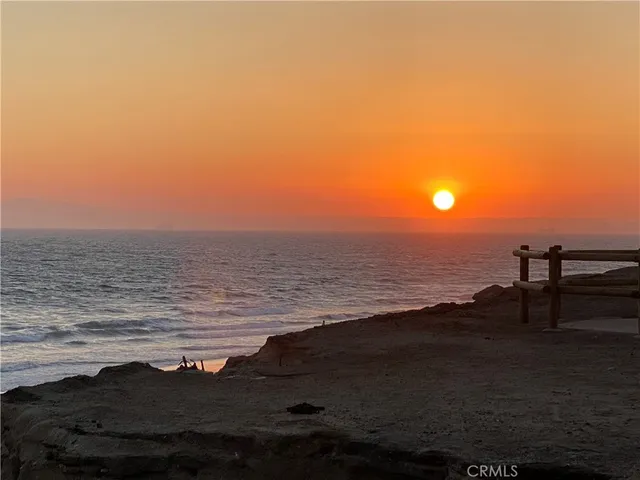 $1,199,999 | 816 11th Street, Huntington Beach, CA 92648