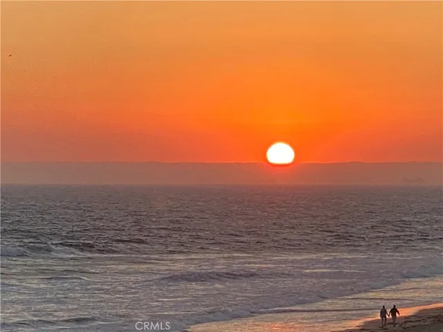 $1,199,999 | 816 11th Street, Huntington Beach, CA 92648