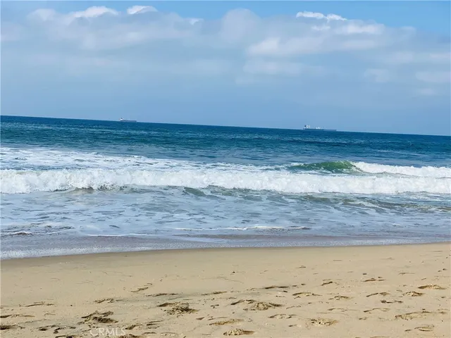 $1,199,999 | 816 11th Street, Huntington Beach, CA 92648