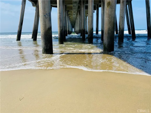 $1,199,999 | 816 11th Street, Huntington Beach, CA 92648