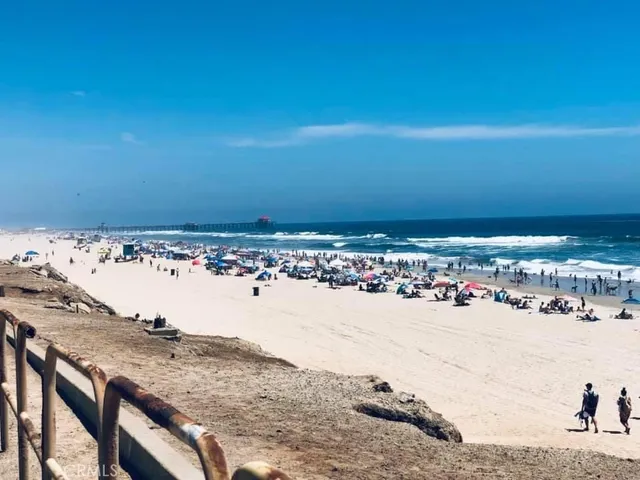 $1,199,999 | 816 11th Street, Huntington Beach, CA 92648