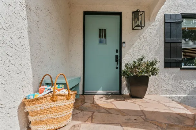 $1,199,999 | 816 11th Street, Huntington Beach, CA 92648