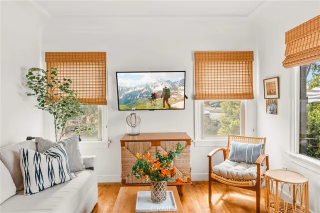 $1,199,999 | 816 11th Street, Huntington Beach, CA 92648