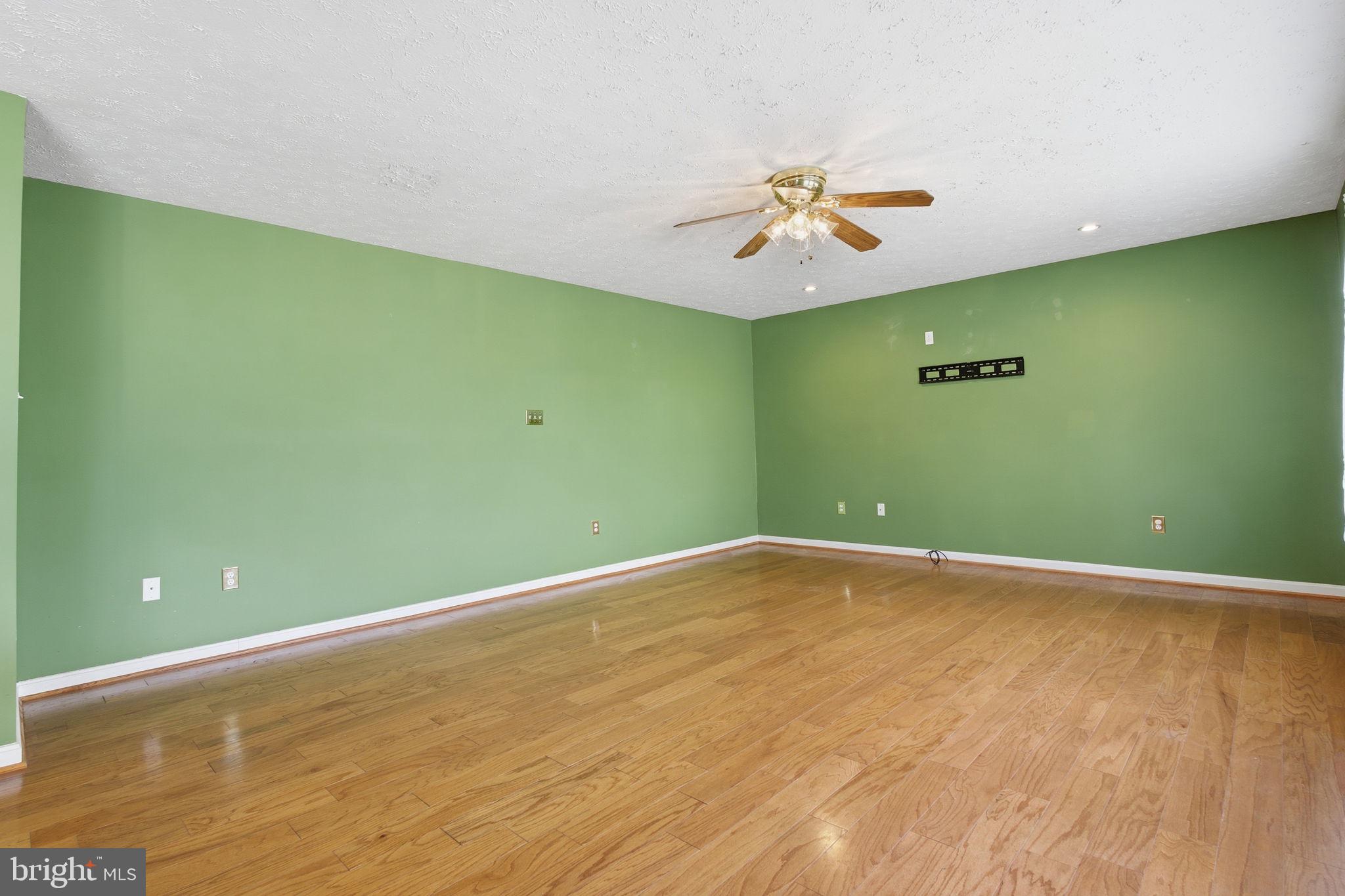 3171 Pyramid Circle Manchester, MD 21102 - Photo 12 of 38 Large family room