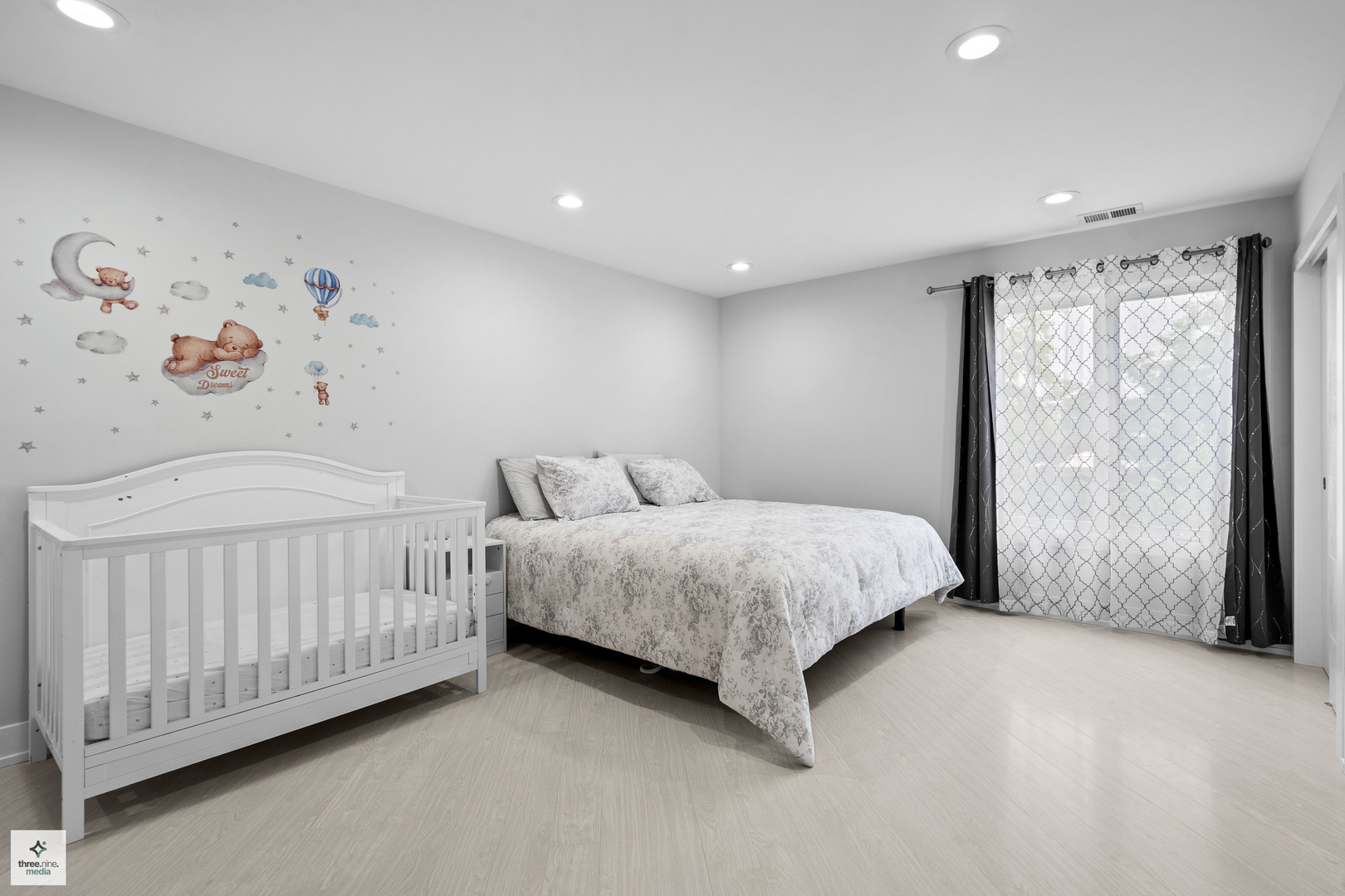 50 Lake Boulevard, Unit 632 Buffalo Grove, IL 60089 - Photo 11 of 26 a spacious bedroom with two beds and a window