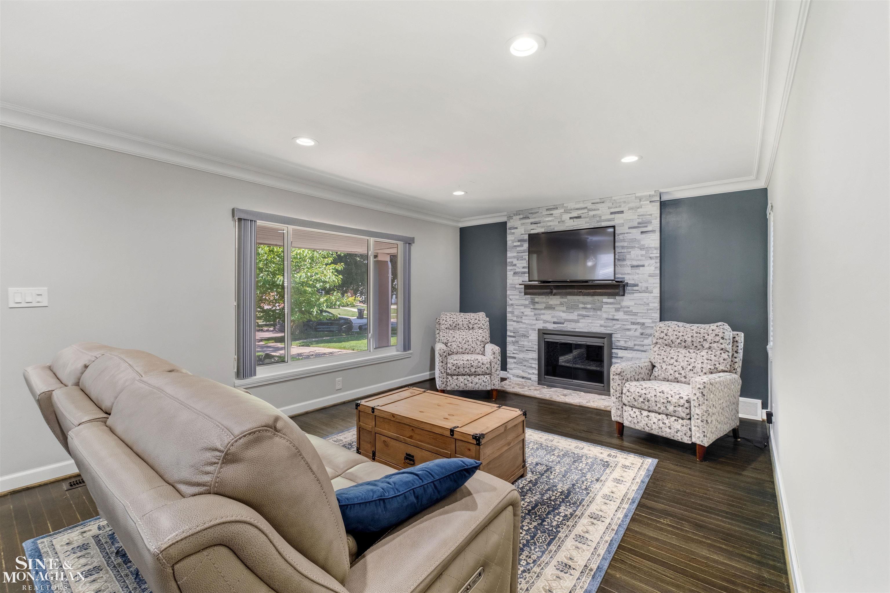 308 Ridgemont Road Grosse Pointe, MI 48236 - Photo 9 of 33 Gallery Image 9