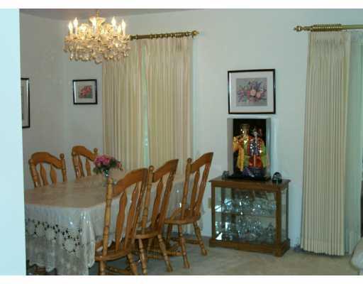 36 Windsor Ridge New Castle, PA 16105 - Photo 3 of 8 Dining Room.
