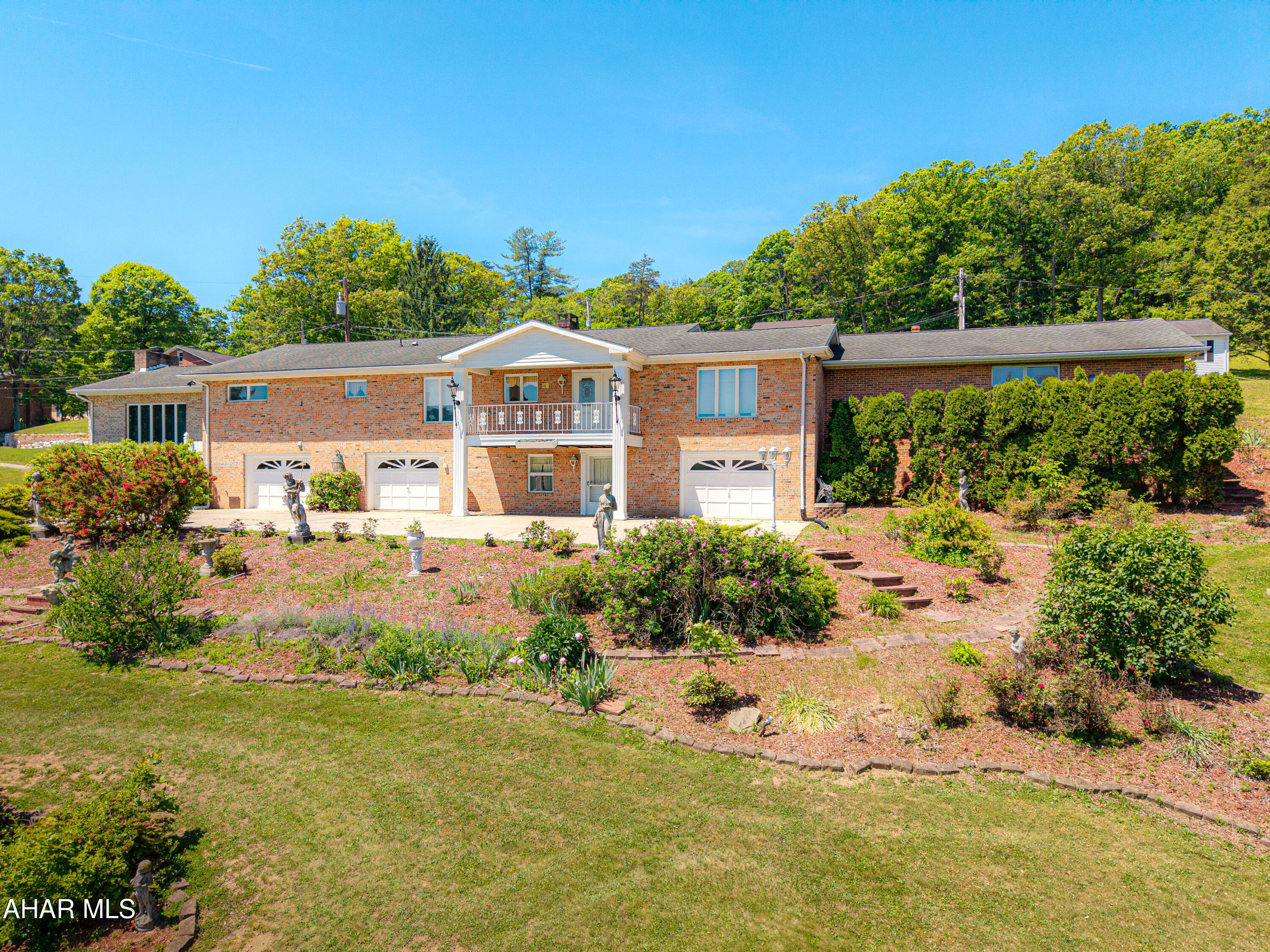 136 Valley View Road Bedford, PA 15522 - Photo 6 of 82
