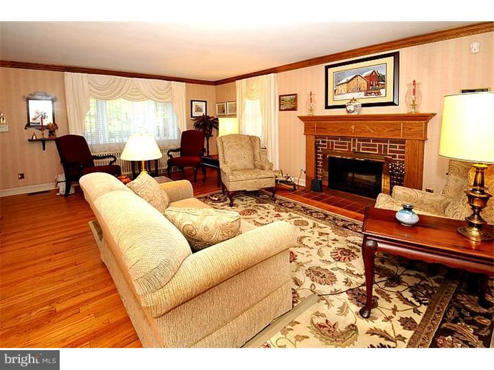 755 Baeder Road Jenkintown, PA 19046 - Photo 4 of 25 Living Room