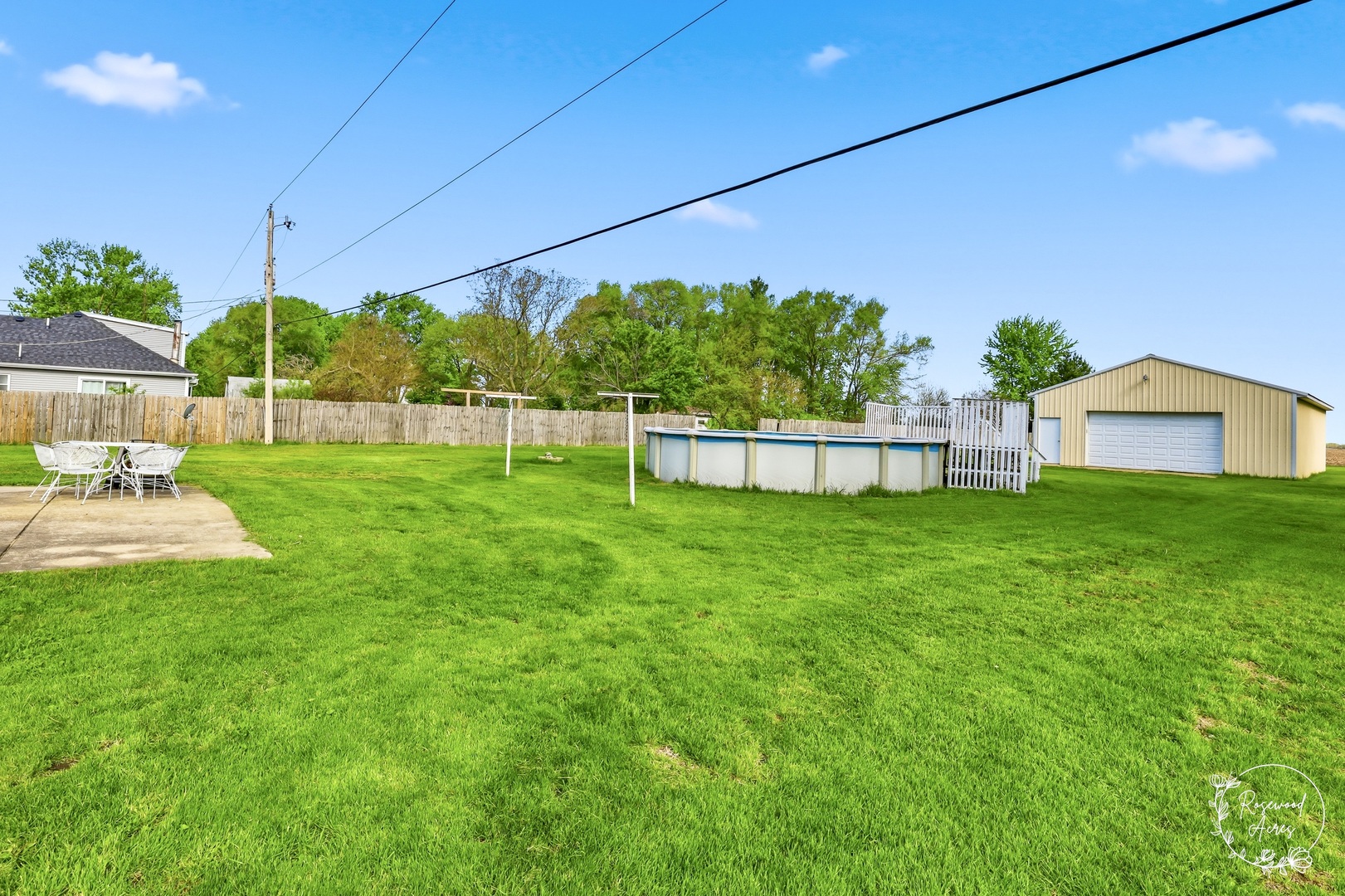 1769 West 2000S Road Kankakee, IL 60901 - Photo 28 of 39 a view of a backyard with a garden and plants