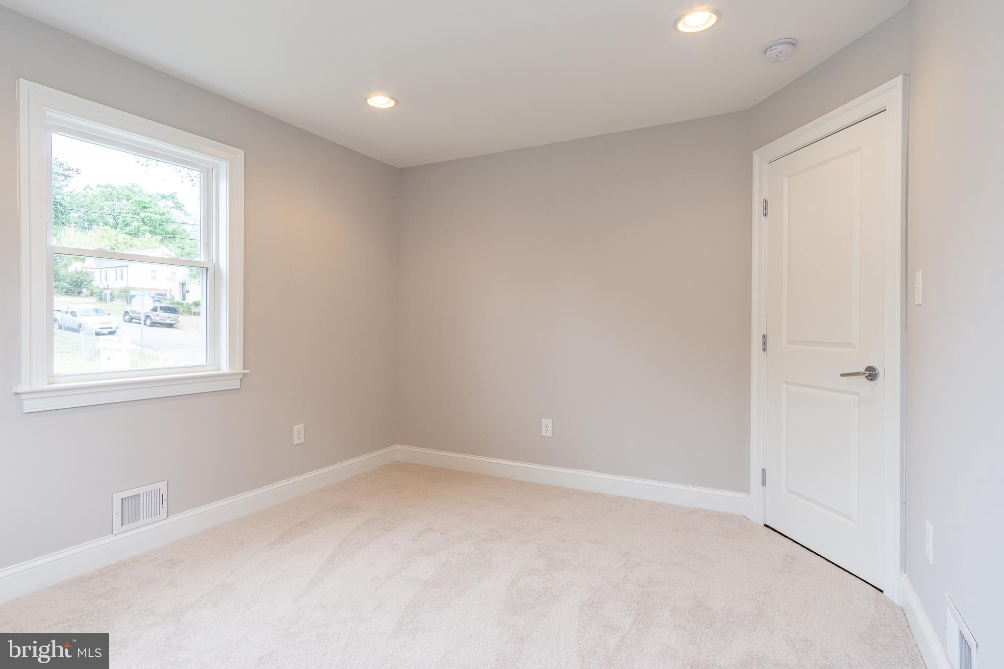 5803 Ravenswood Road Riverdale, MD 20737 - Photo 14 of 41