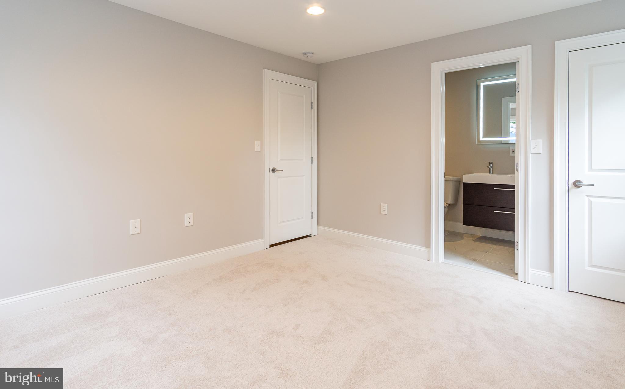 5803 Ravenswood Road Riverdale, MD 20737 - Photo 22 of 41