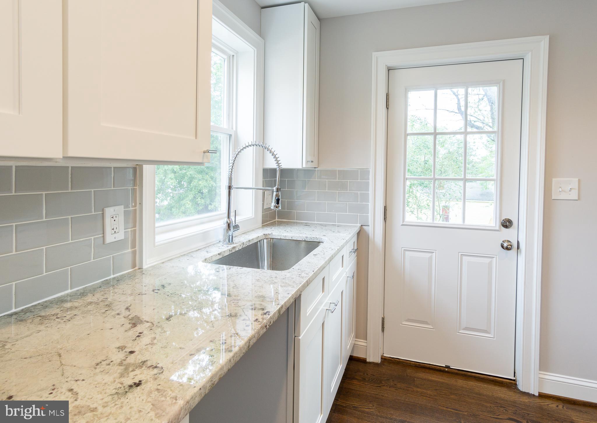 5803 Ravenswood Road Riverdale, MD 20737 - Photo 7 of 41