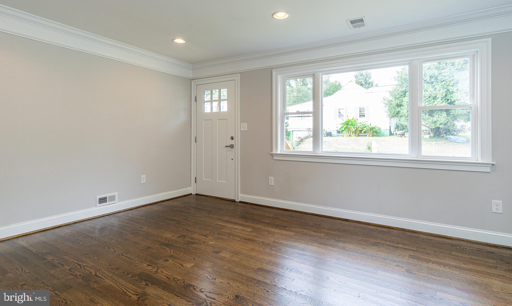 5803 Ravenswood Road Riverdale, MD 20737 - Photo 9 of 41