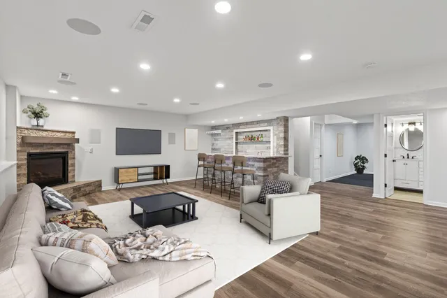 $825,000 | 18120 57th Avenue North, Plymouth, MN 55446