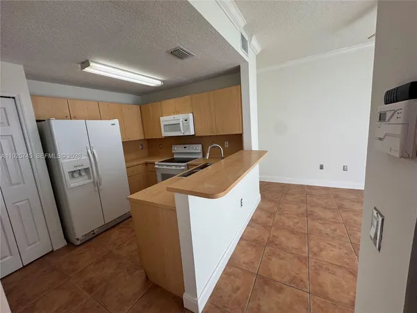 $2,995 | 6015 Northwest 116 Place, Unit 468, Doral, FL 33178