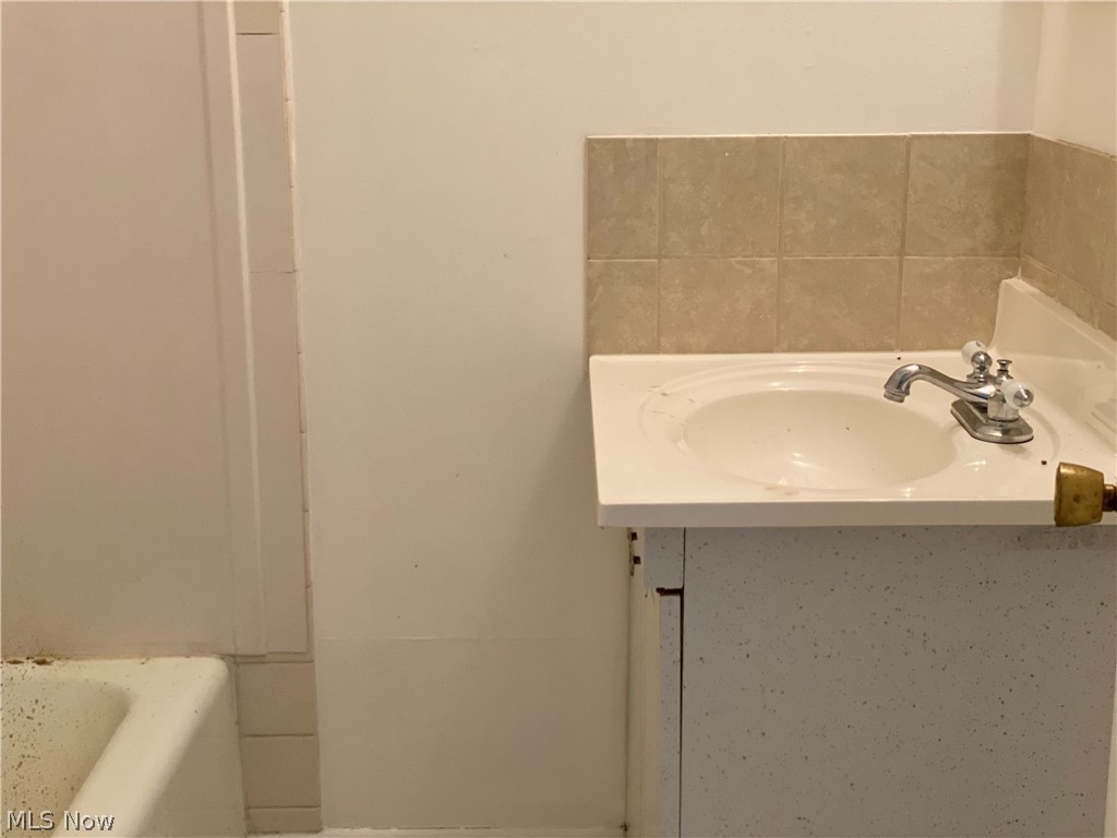 8640 Fairmount Road Novelty, OH 44072 - Photo 21 of 24 Bath