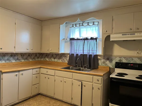 $1,200 | 124 Squires Avenue, Unit 1, Endicott, NY 13760