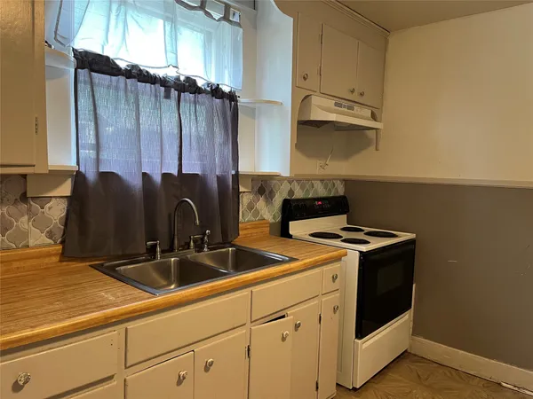 $1,200 | 124 Squires Avenue, Unit 1, Endicott, NY 13760