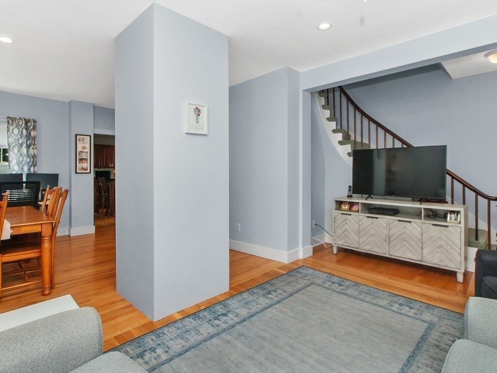 29 Ash Street Waltham, MA 02453 - Photo 11 of 37