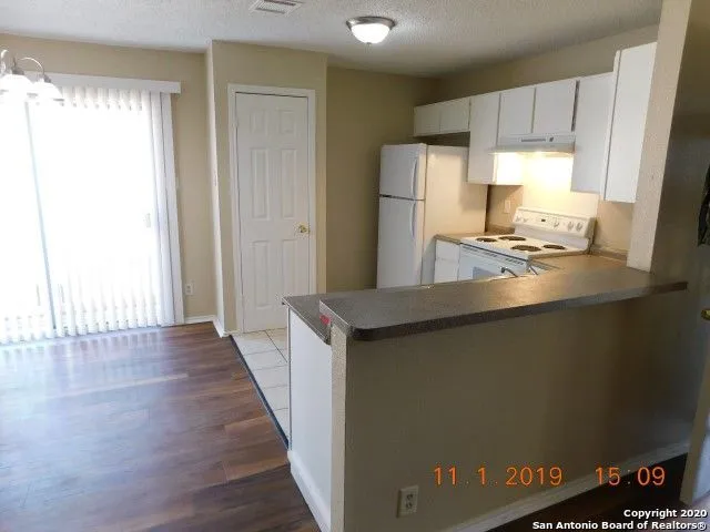 $875 | 5212 Meadow Field, Unit 4, San Antonio, TX 78250