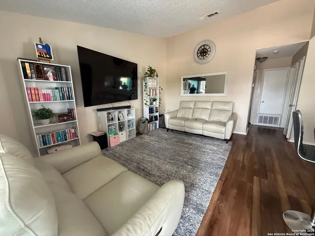 $875 | 5212 Meadow Field, Unit 4, San Antonio, TX 78250