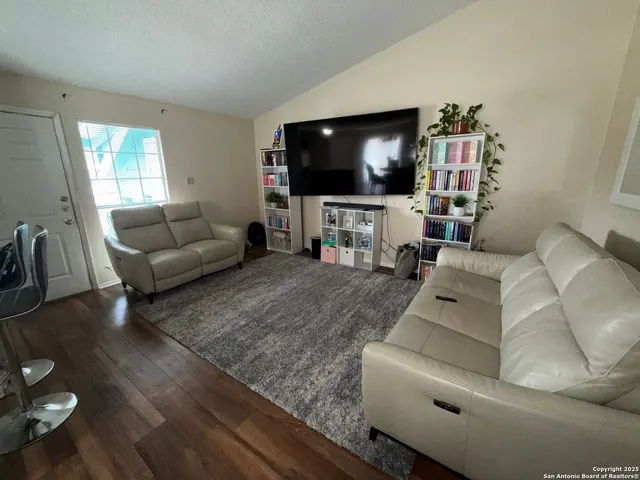 $875 | 5212 Meadow Field, Unit 4, San Antonio, TX 78250