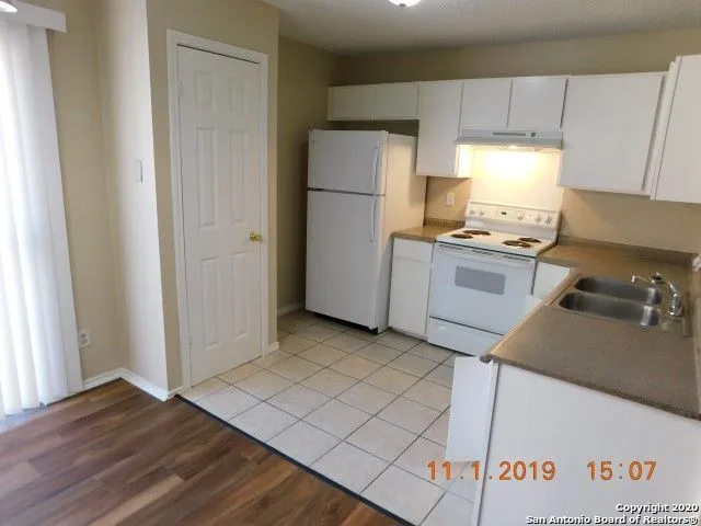 $875 | 5212 Meadow Field, Unit 4, San Antonio, TX 78250