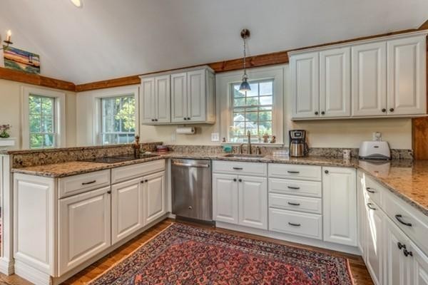 786 Bay Road Hamilton, MA 01982 - Photo 9 of 28 Gallery Image 9