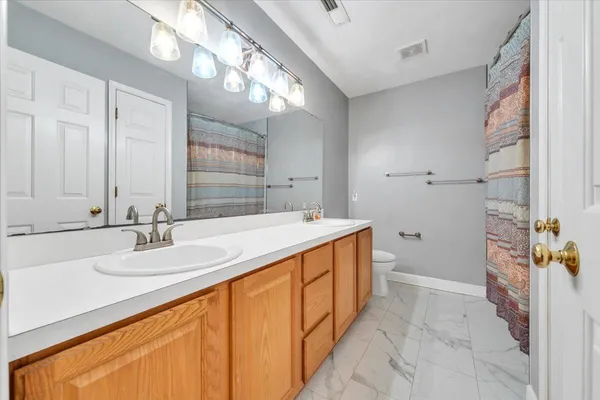 a view of a yard with a house