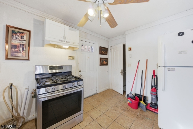 1067 Julia Street Teaneck, NJ 07666 - Photo 16 of 34