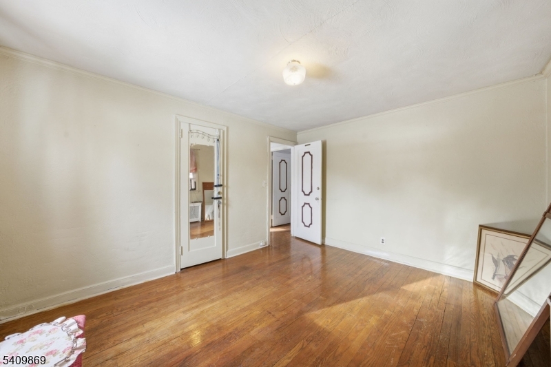 1067 Julia Street Teaneck, NJ 07666 - Photo 20 of 34