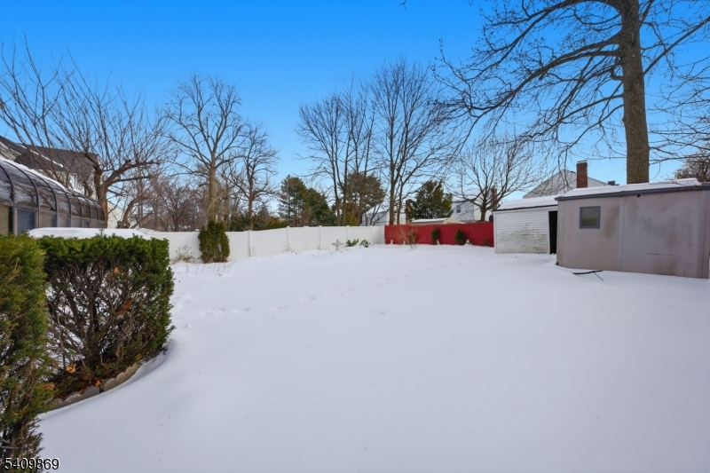 1067 Julia Street Teaneck, NJ 07666 - Photo 4 of 34