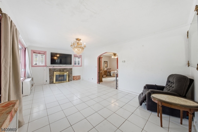 1067 Julia Street Teaneck, NJ 07666 - Photo 7 of 34