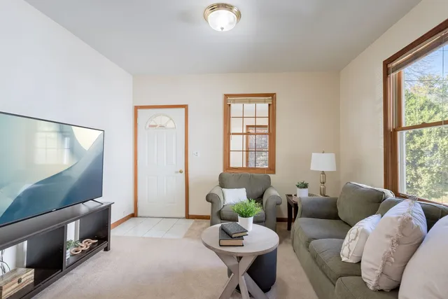 $299,900 | 409 South Hale Street, Wheaton, IL 60187