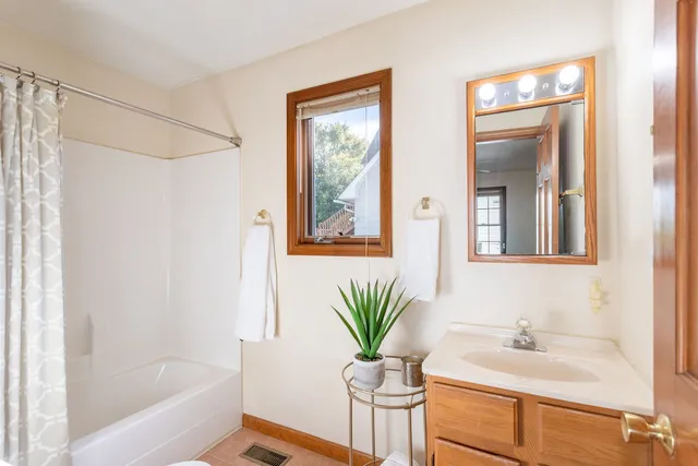 $299,900 | 409 South Hale Street, Wheaton, IL 60187