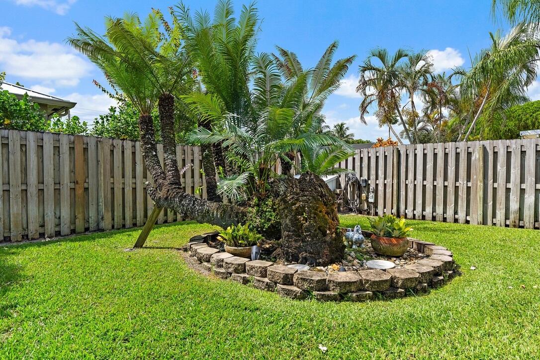 4844 Southeast Pilot Way Stuart, FL 34997 - Photo 28 of 41 a garden with palm trees