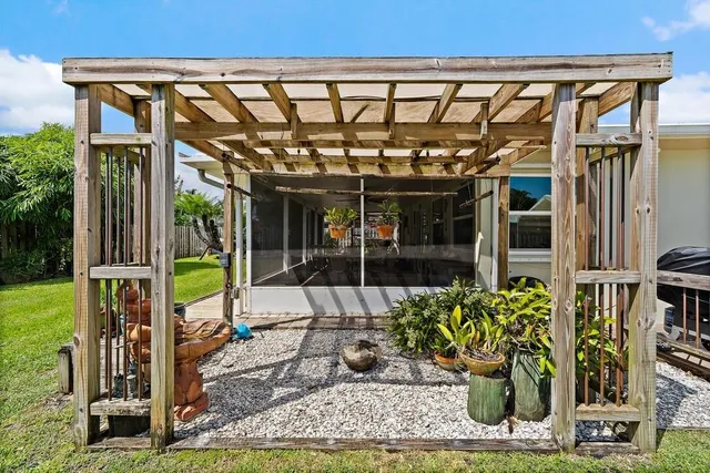 a view of house with backyard and porch