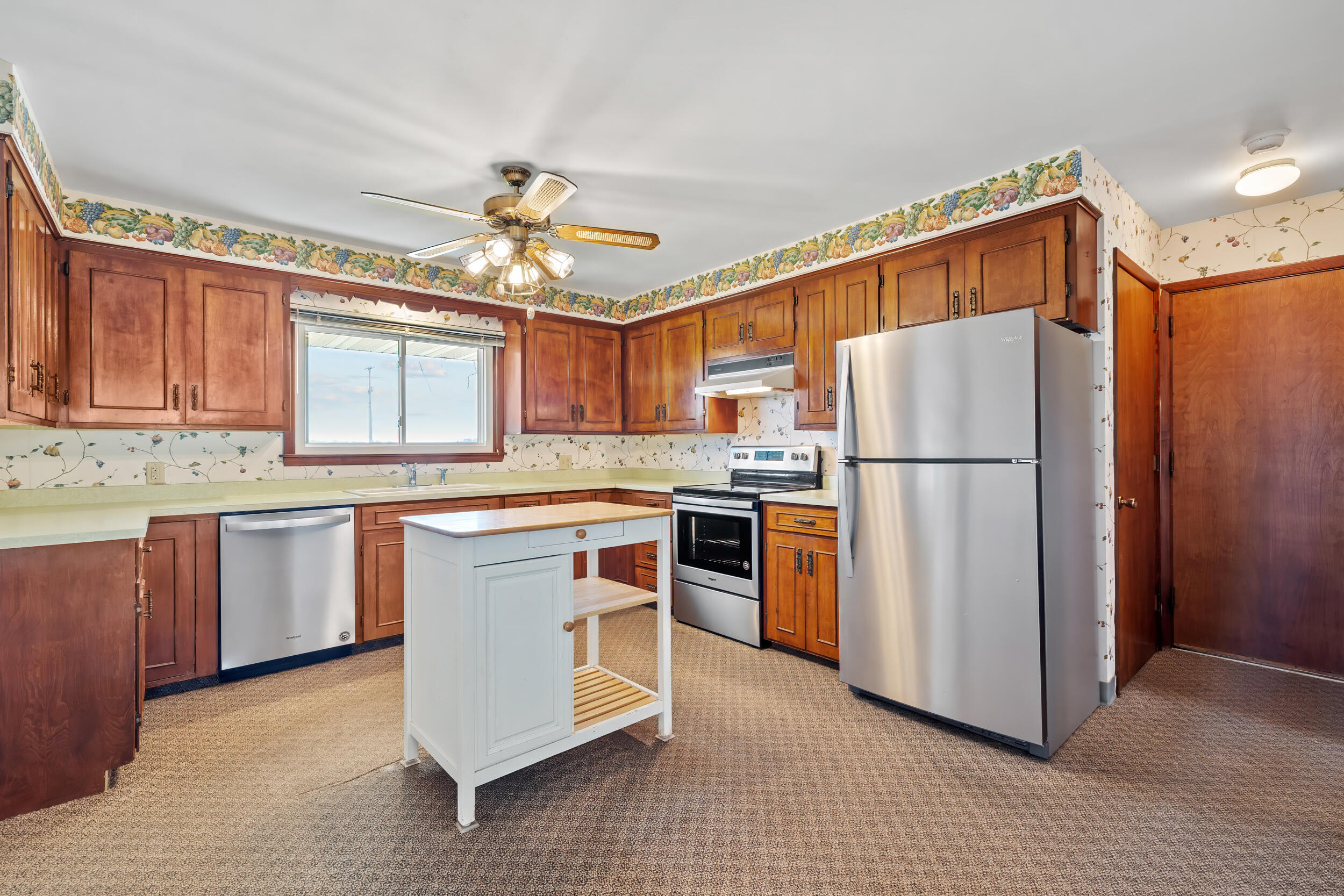 W1586 County Rd H New Holstein, WI 53061 - Photo 3 of 41 Kitchen