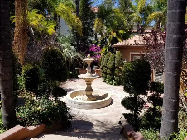 a view of a house with a fountain