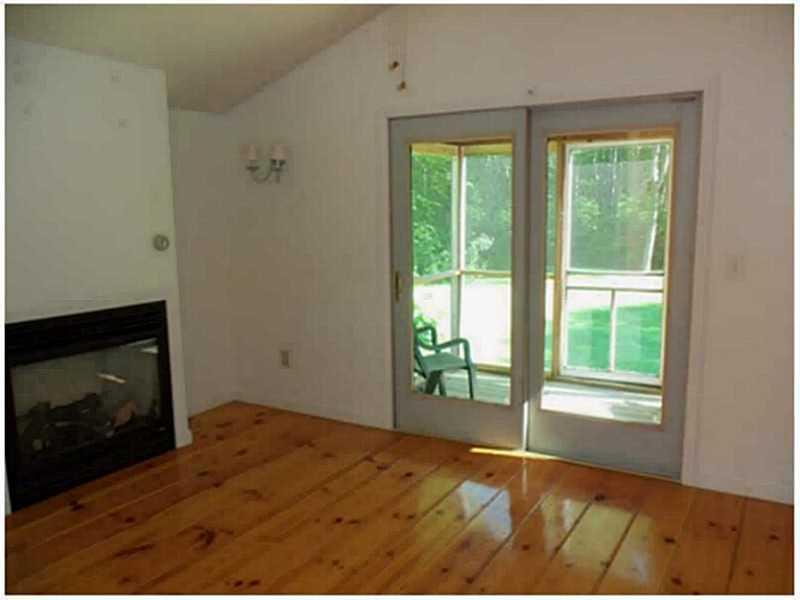 35 Scituate Road York, ME 03909 - Photo 5 of 18 Living Room.