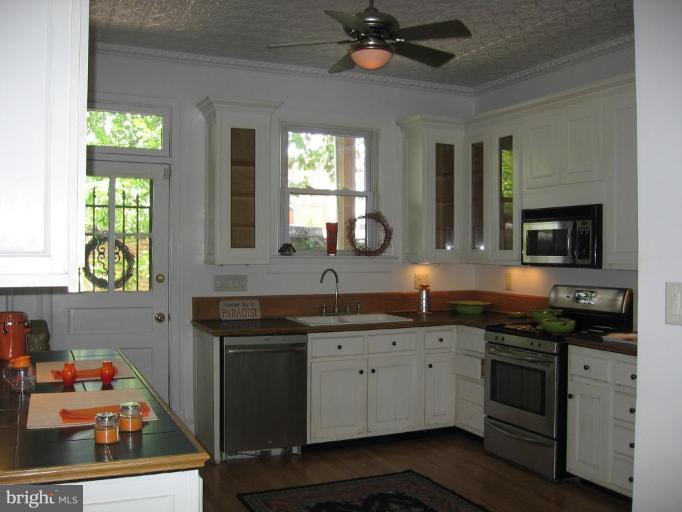 626 6th Street Northeast Washington, DC 20002 - Photo 3 of 27 Kitchen