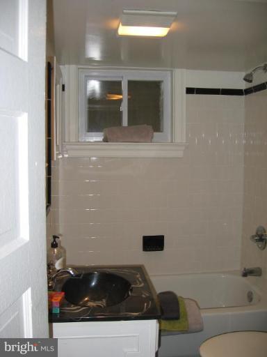 626 6th Street Northeast Washington, DC 20002 - Photo 23 of 27 Apartment Bath
