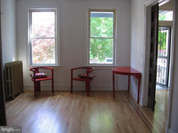 626 6th Street Northeast Washington, DC 20002 - Photo 9 of 27 Living Room